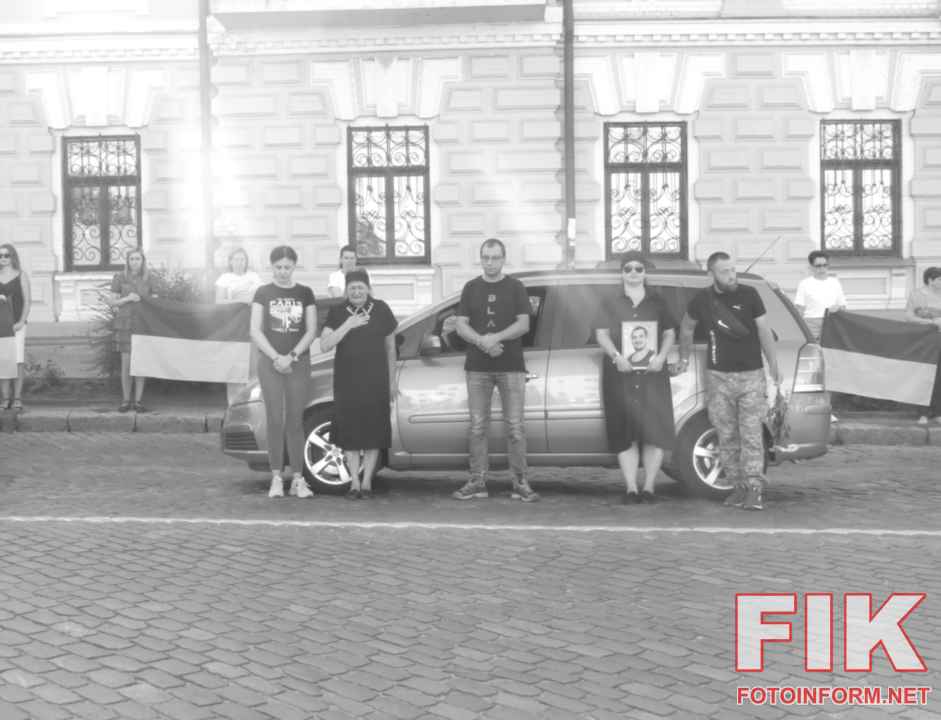 Церемонія прощання із загиблими військовослужбовцями Дмитром Димитровичем, Дмитром Ленченком та Сергієм Безлюдьком на Площі Героїв Майдану в Кропивницькому.