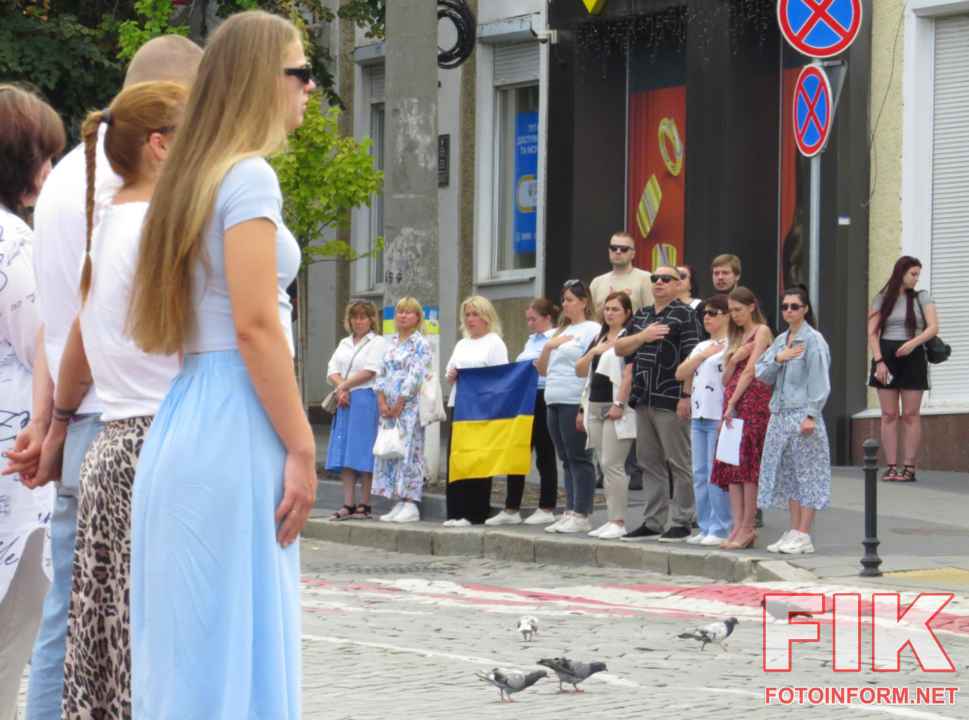 Прощання з загиблим воїном Олександром Божком у Кропивницькому біля площі Героїв Майдану