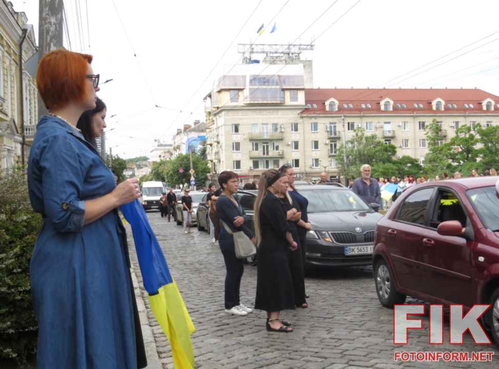 Прощання з загиблим військовим Володимиром Пастуховим на площі Героїв Майдану в Кропивницькому, траурний кортеж та хвилина мовчання.