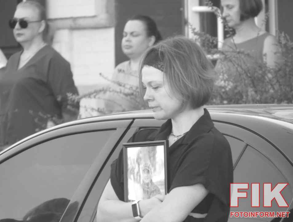 Церемонія прощання із загиблими військовослужбовцями Дмитром Димитровичем, Дмитром Ленченком та Сергієм Безлюдьком на Площі Героїв Майдану в Кропивницькому.