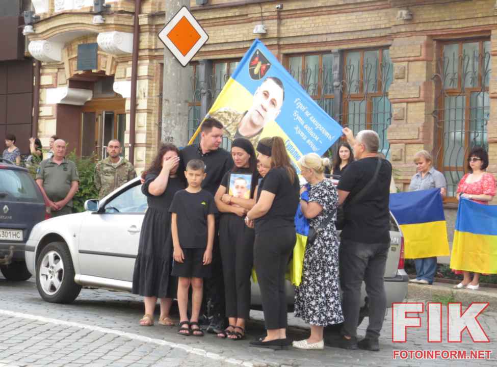 Церемонія прощання з загиблими захисниками Олександром Пархоменком та Віктором Гуралюком у Кропивницькому