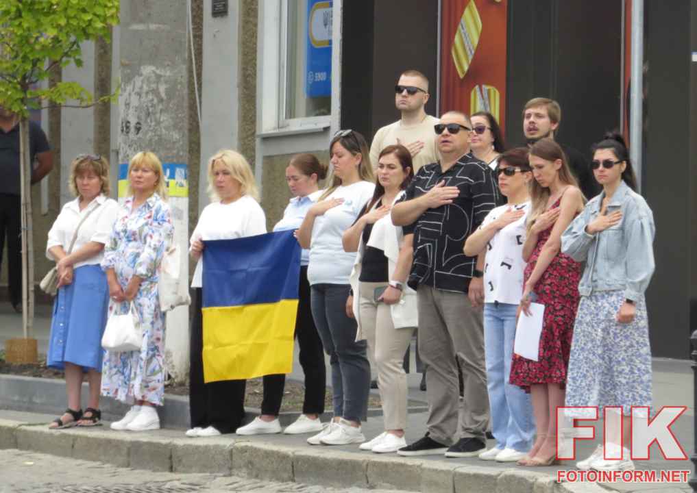 Прощання з загиблим воїном Олександром Божком у Кропивницькому біля площі Героїв Майдану