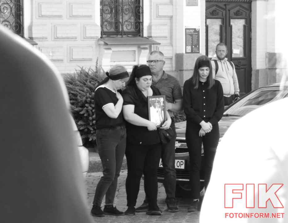 Церемонія прощання із загиблими воїнами на площі Героїв Майдану у Кропивницькому