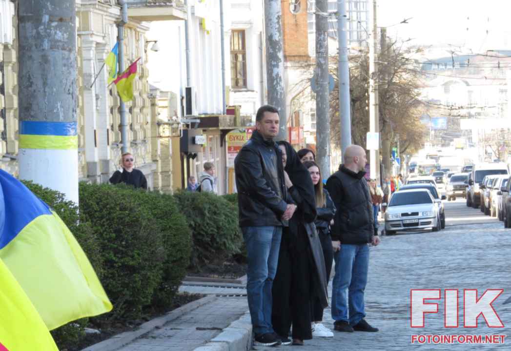 Церемонія прощання з капітаном Владиславом Мельником на площі Героїв Майдану у Кропивницькому.