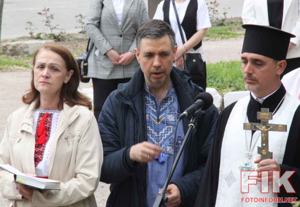 У Кропивницькому вшанували пам’ять жертв політичних репресій біля пам’ятного знаку Борцям за волю України.