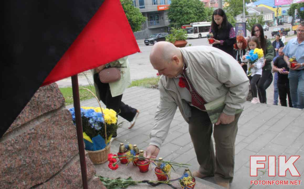 У Кропивницькому вшанували пам’ять жертв політичних репресій біля пам’ятного знаку Борцям за волю України.