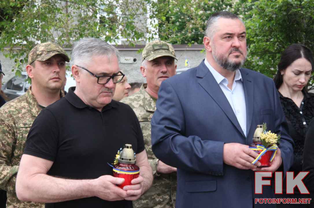 У Кропивницькому вшанували пам’ять жертв політичних репресій біля пам’ятного знаку Борцям за волю України.