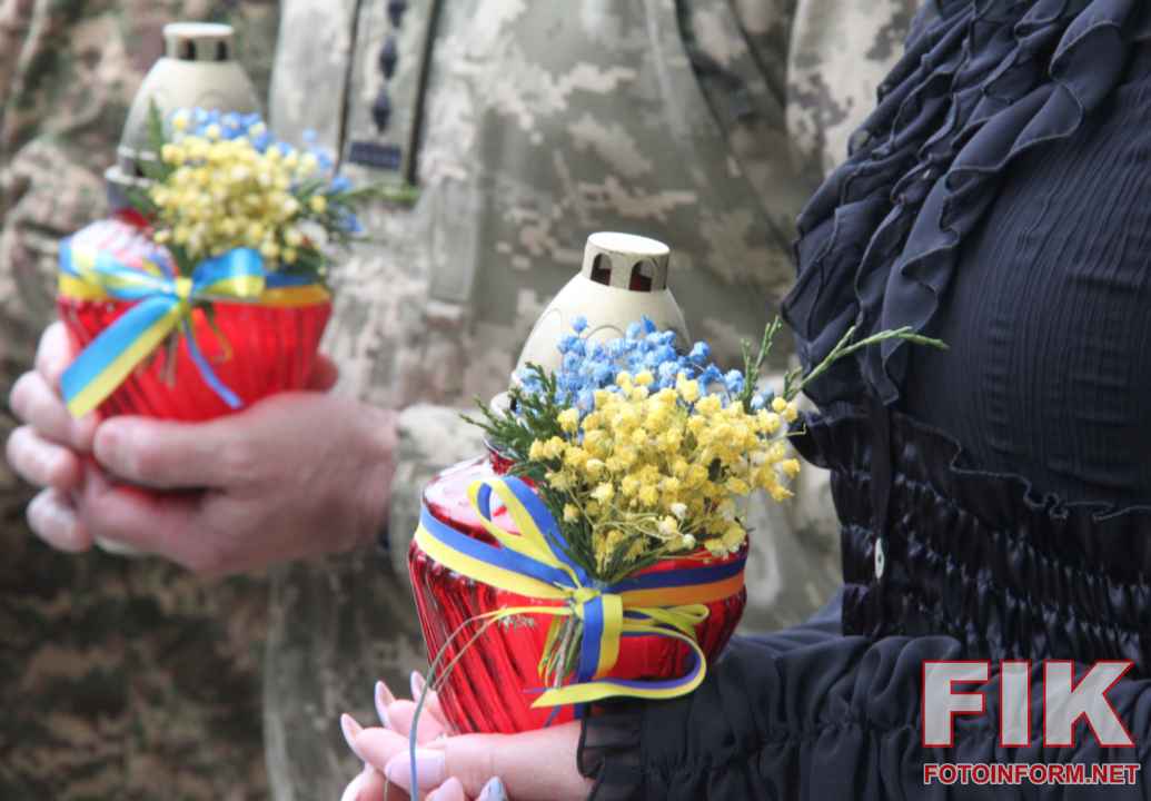 У Кропивницькому вшанували пам’ять жертв політичних репресій біля пам’ятного знаку Борцям за волю України.