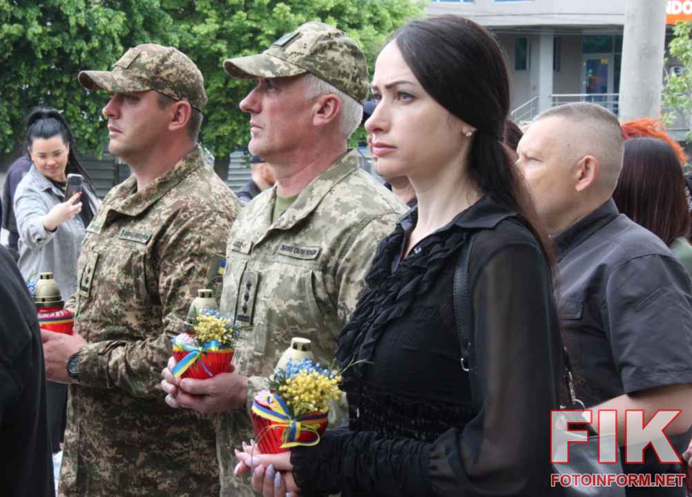 У Кропивницькому вшанували пам’ять жертв політичних репресій біля пам’ятного знаку Борцям за волю України.