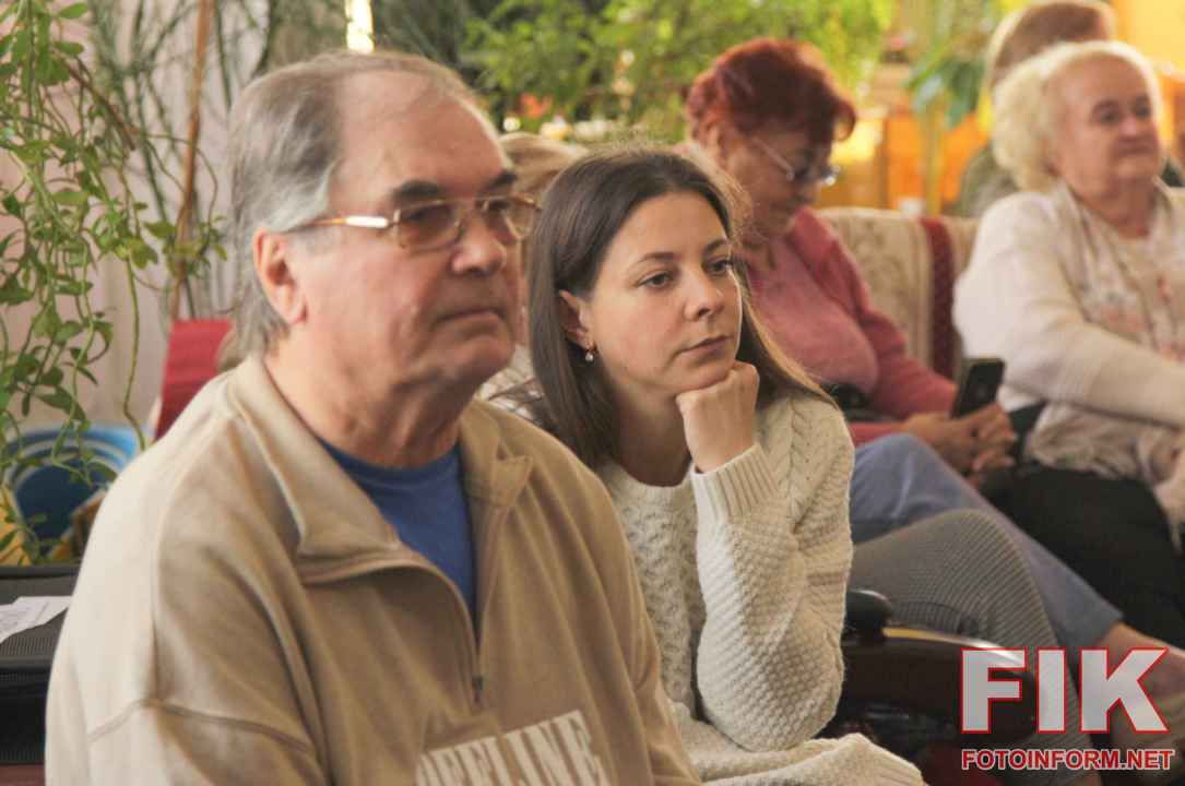 Презентація книги Анатолія Саржевського Світло вчительських сердець у Кропивницькому, фото Ігоря Філіпенка