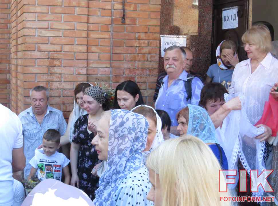 Освячення меду та маковійчиків біля храму Володимира Великого у Кропивницькому на Медовий Спас, фото Ігоря Філіпенка