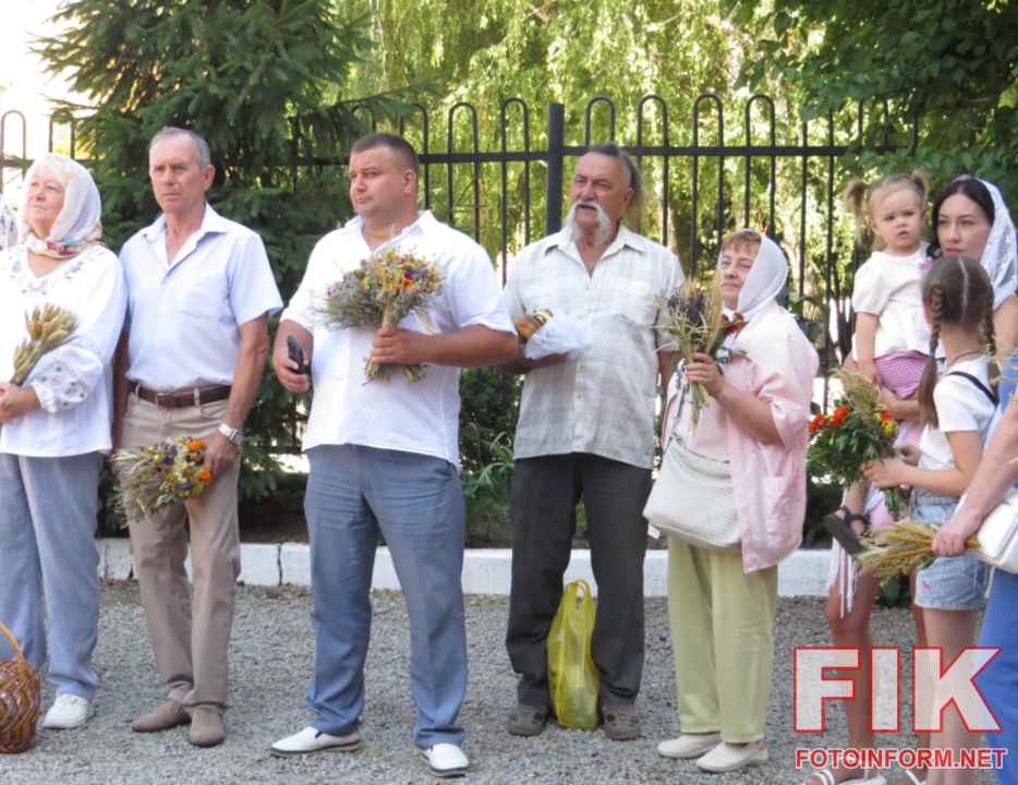 Освячення меду та маковійчиків біля храму Володимира Великого у Кропивницькому на Медовий Спас, фото Ігоря Філіпенка