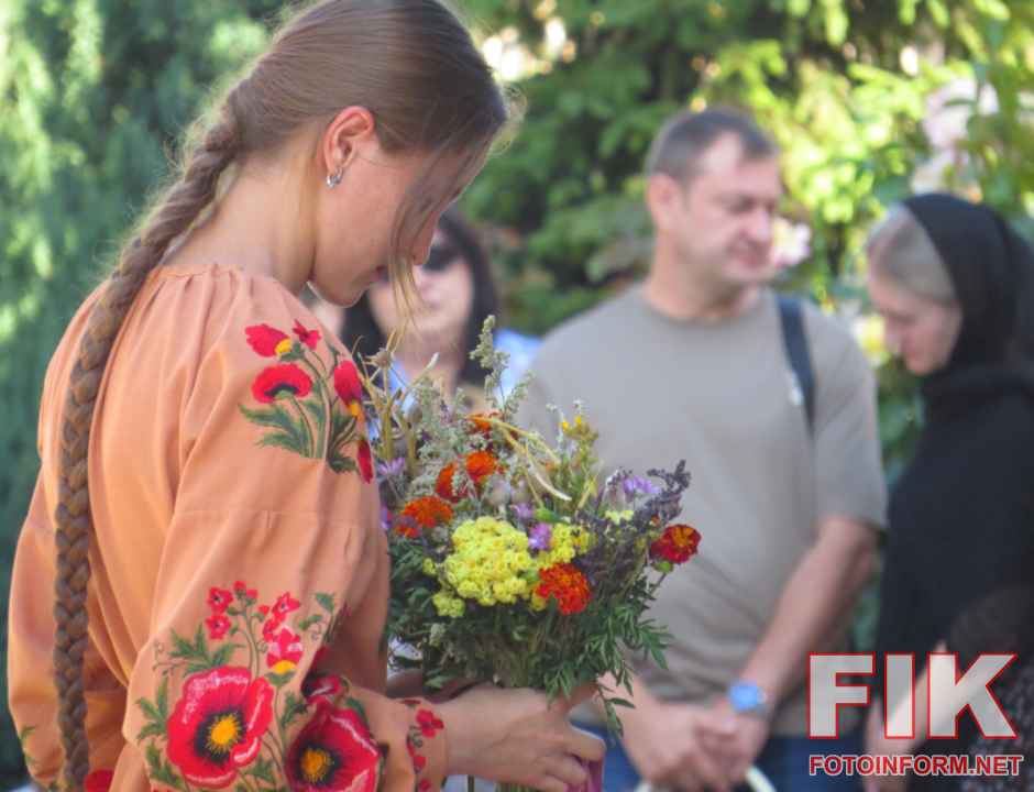 Освячення меду та маковійчиків біля храму Володимира Великого у Кропивницькому на Медовий Спас, фото Ігоря Філіпенка