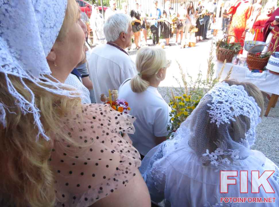 Освячення меду та маковійчиків біля храму Володимира Великого у Кропивницькому на Медовий Спас, фото Ігоря Філіпенка