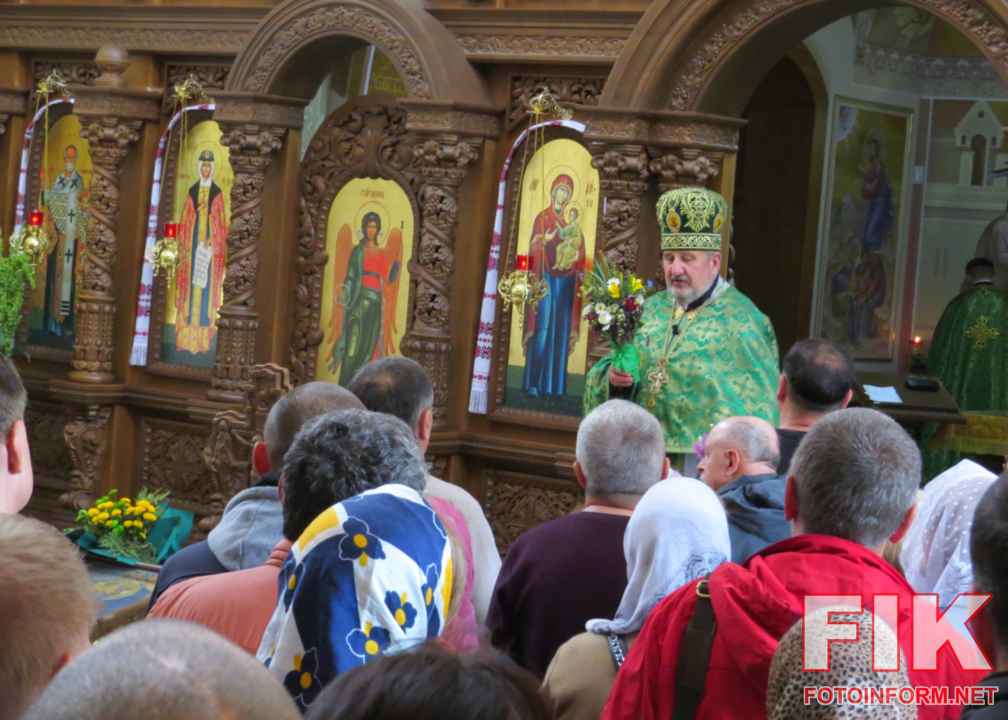 Святкова служба на День Святої Трійці у храмі Святого Володимира Великого ПЦУ в Кропивницькому, фото Ігоря Філіпенка