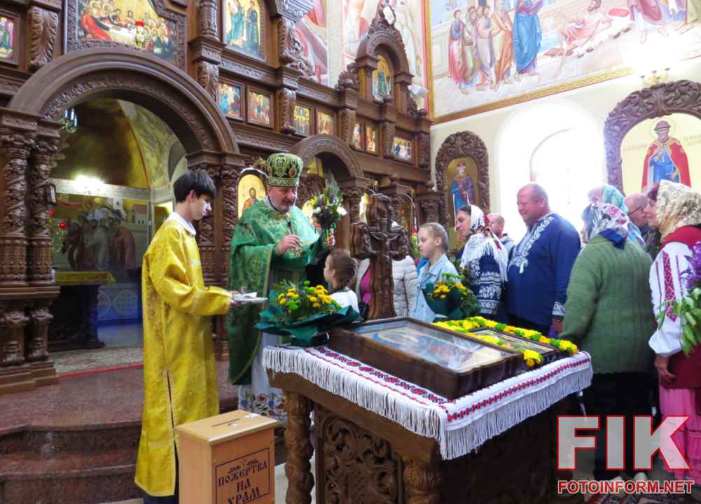 Святкова служба на День Святої Трійці у храмі Святого Володимира Великого ПЦУ в Кропивницькому, фото Ігоря Філіпенка