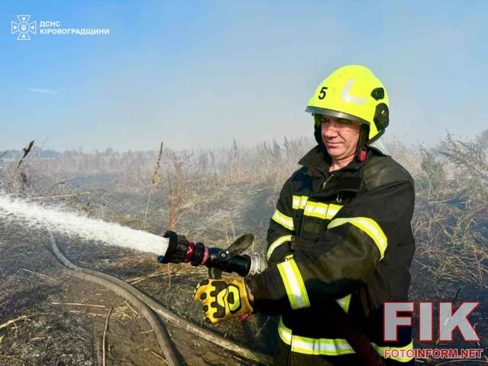 Рятувальники ДСНС ліквідовують тління та заповнюють водою карту відстійника у Кропивницькому районі