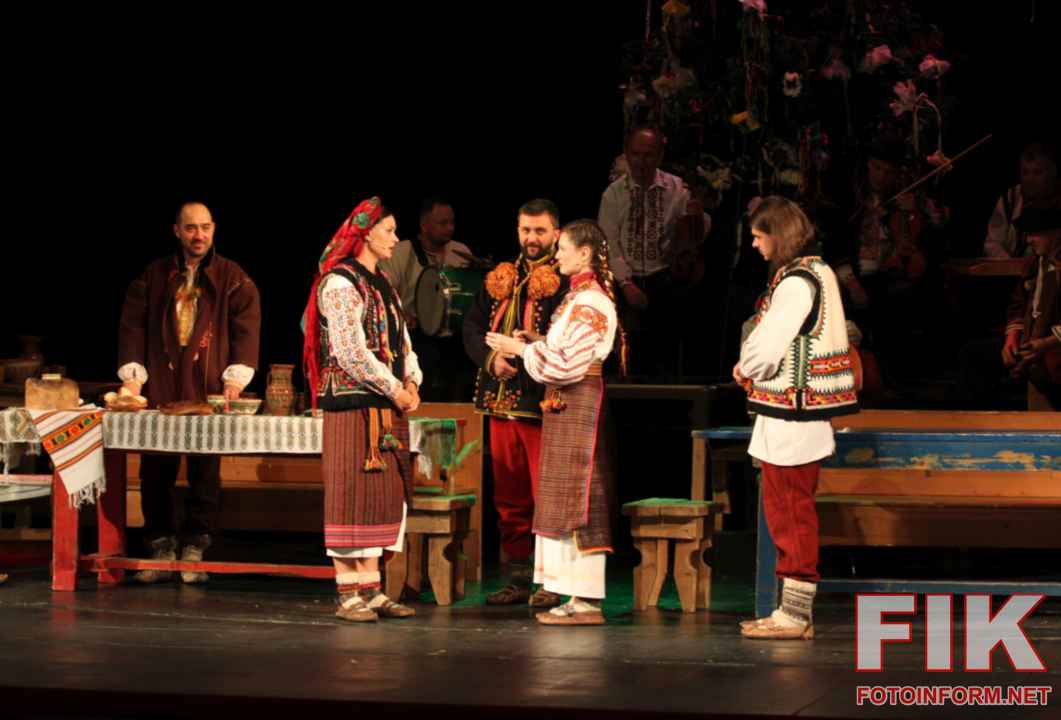 «Гуцульське весілля» Івано-Франківського драмтеатру на фестивалі «Вересневі самоцвіти» у Кропивницькому, фото Ігоря Філіпенка