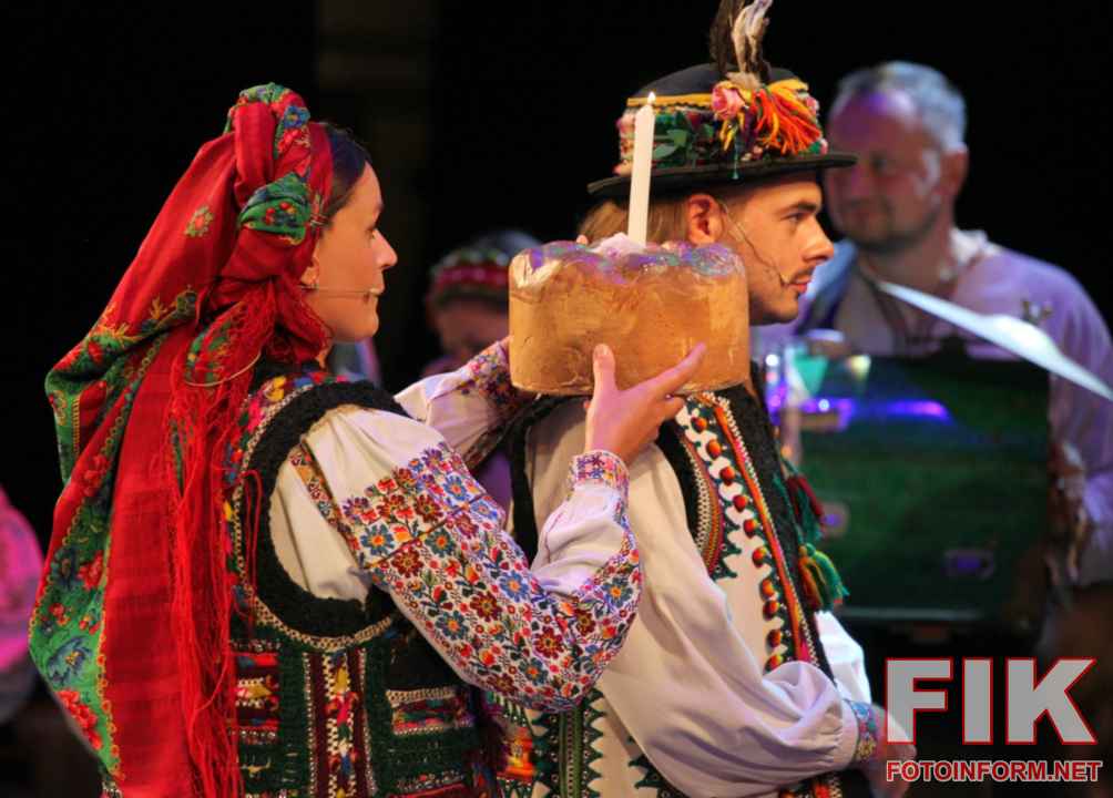 «Гуцульське весілля» Івано-Франківського драмтеатру на фестивалі «Вересневі самоцвіти» у Кропивницькому, фото Ігоря Філіпенка