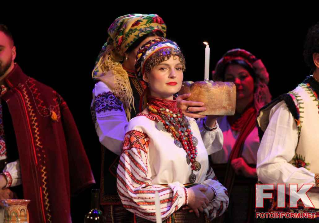 «Гуцульське весілля» Івано-Франківського драмтеатру на фестивалі «Вересневі самоцвіти» у Кропивницькому, фото Ігоря Філіпенка