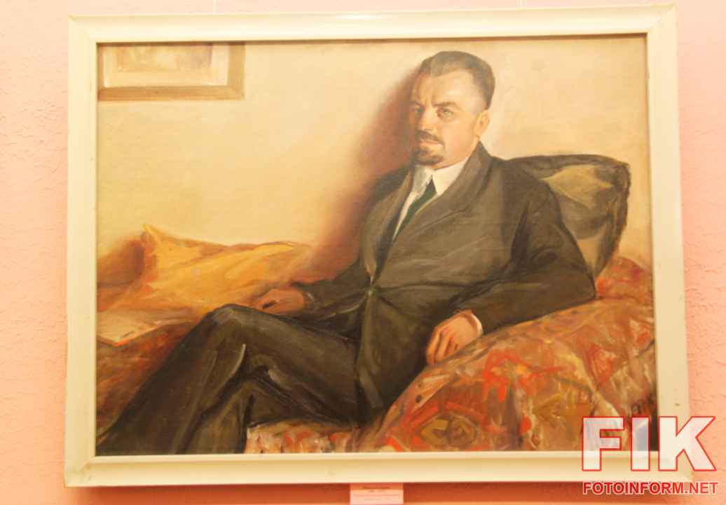 Експозиція виставки картин Володимира Винниченка та історичних документів у Музеї мистецтв міста Кропивницький.