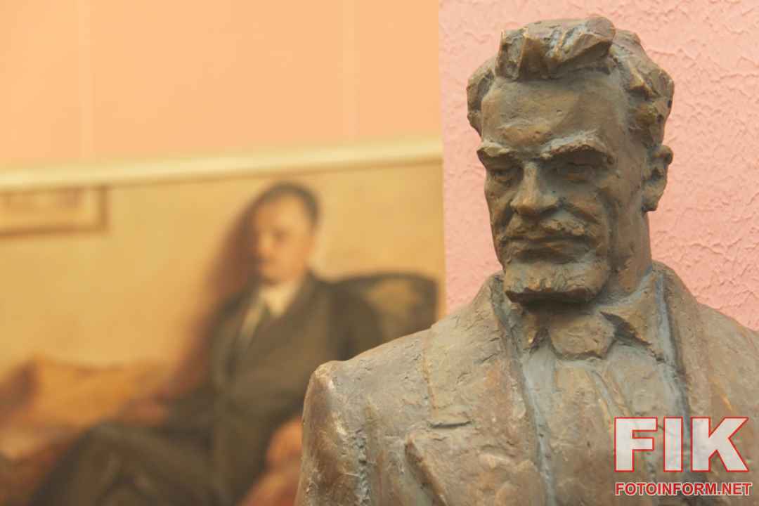 Експозиція виставки картин Володимира Винниченка та історичних документів у Музеї мистецтв міста Кропивницький., фото Ігоря Філіпенка