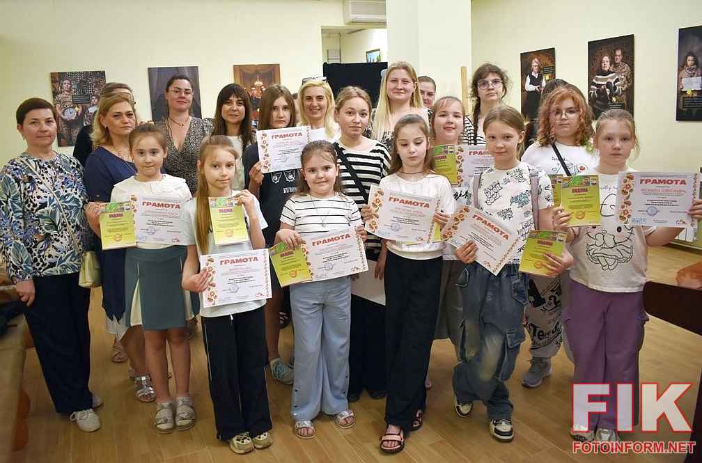 Урочисте відкриття виставки дитячої творчості Мистецький дивосвіт у галереї Петра Оссовського в Кропивницькому