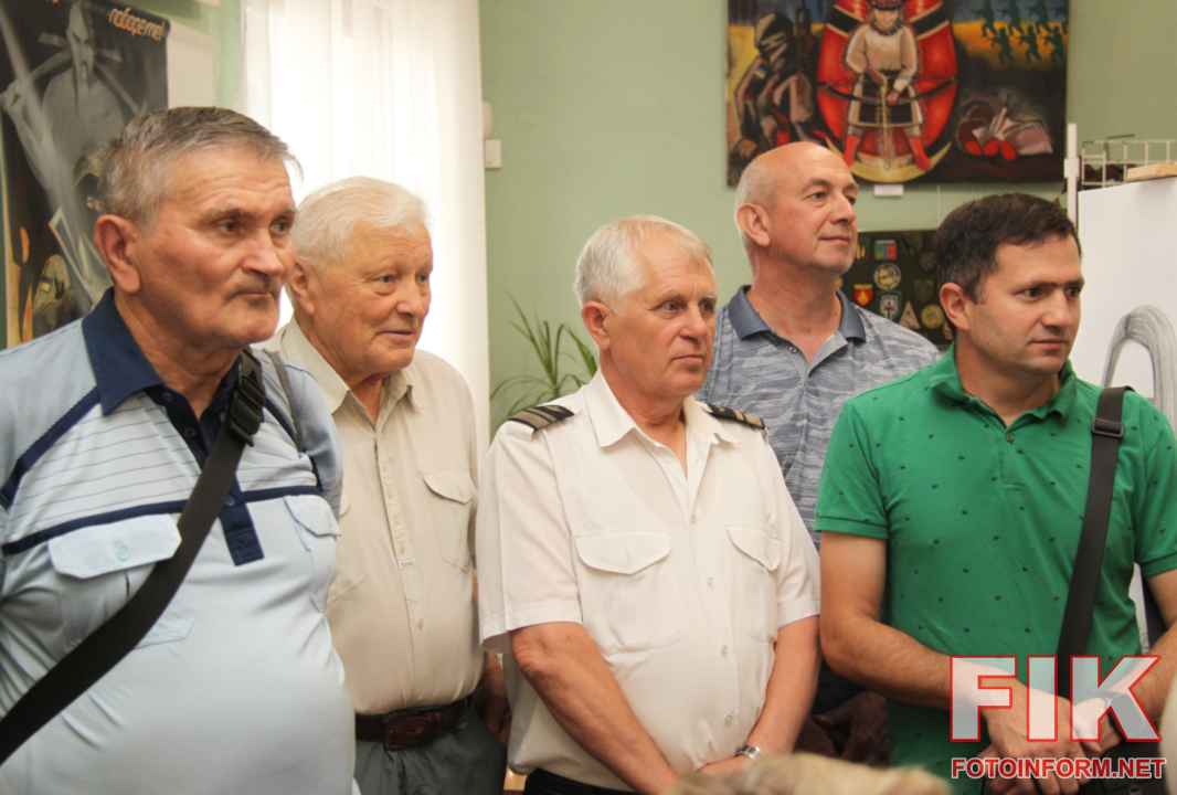 Урочисте відкриття фотовиставки Івана Рихлицького «Авіація: дорога в небо починається з землі» у Залі пам'яті Музею мистецтв міста Кропивницький, фото Ігоря Філіпенка