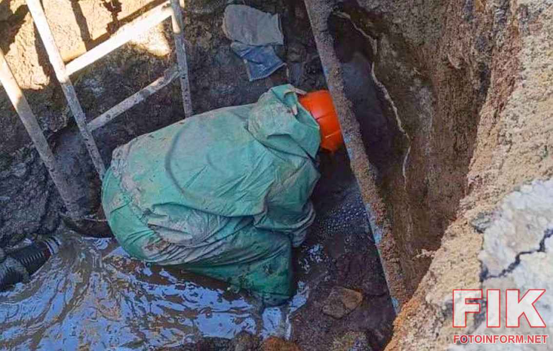Ремонтні бригади ОКВП Дніпро-Кіровоград ліквідовують витік води на вулицях Кропивницького