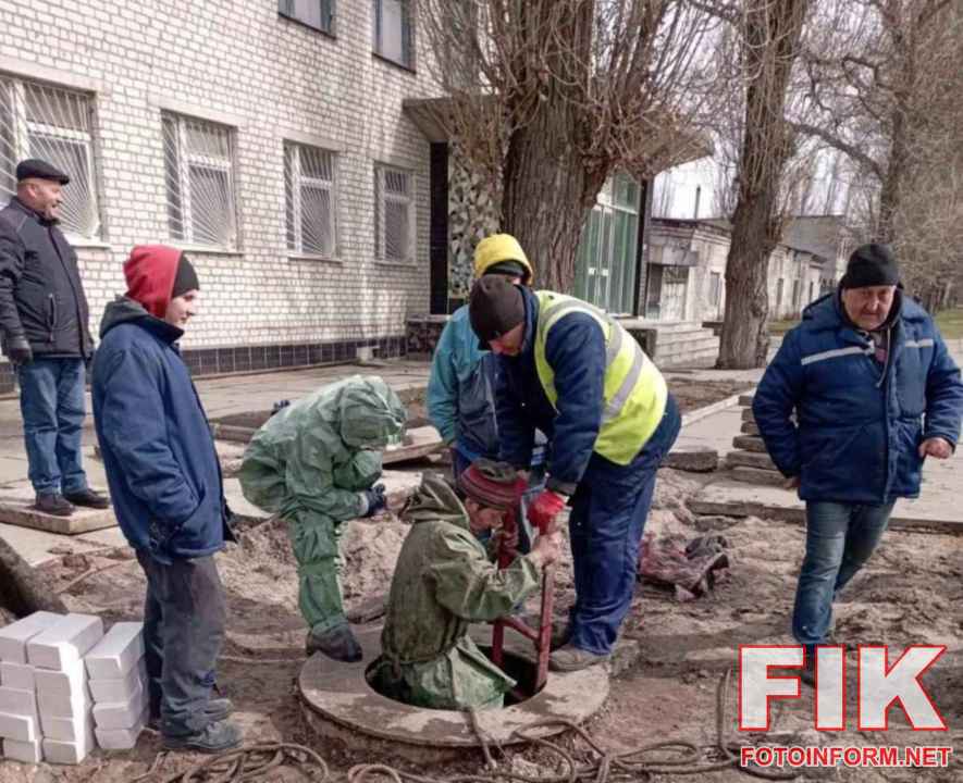 Аварійно-ремонтні роботи ОКВП Дніпро-Кіровоград на вулиці Юрія Коваленка у Кропивницькому 21 березня.