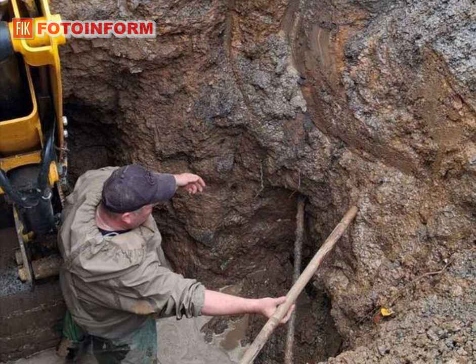 Працівники ОКВП Дніпро-Кіровоград проводять ремонт водопровідної мережі