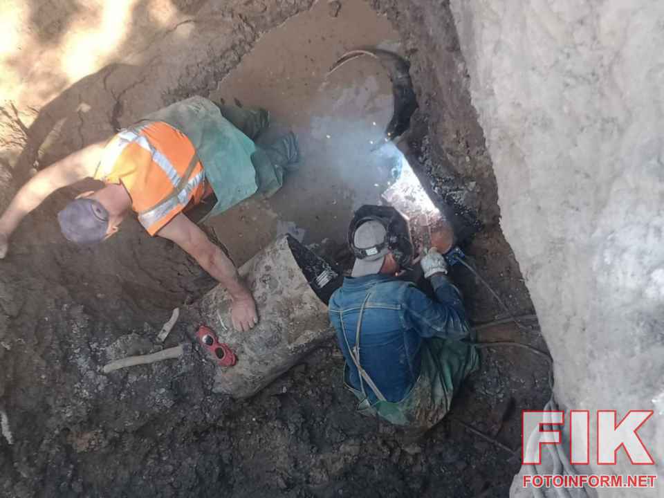 Фахівці Дніпро-Кіровоград усувають виток на водопровідній мережі у Кропивницькому 31 серпня