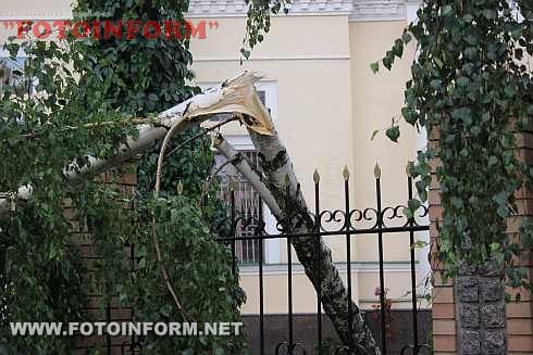 Кировоград: ураган с градом крушил все вокруг (ФОТО)