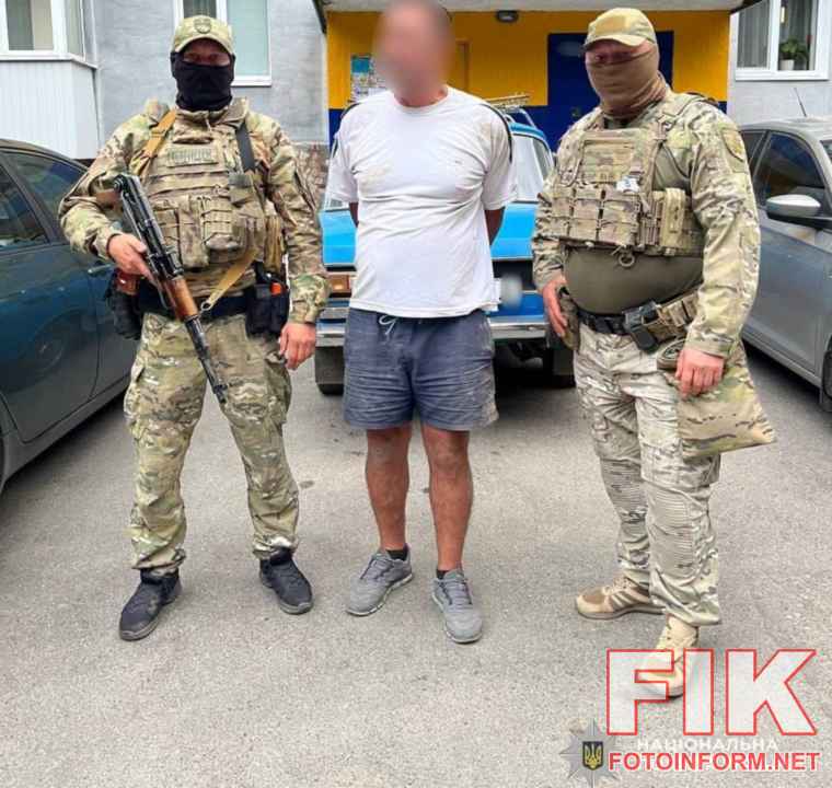 правоохоронці на місці затримання підозрюваного у стрілянині в Кропивницькому