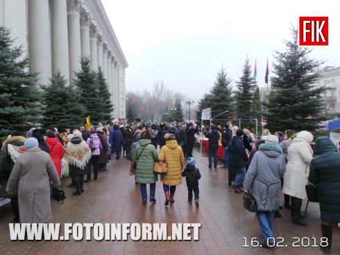 Сьогодні, 16 лютого на площі перед міською радою Кропивницького відбувається святкування Масляної 