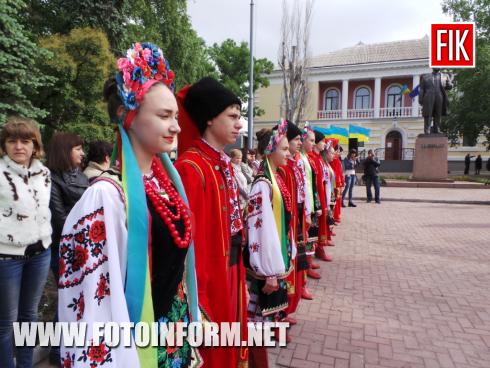Сьогодні, 21 травня, у Кропивницькому відбувся мітинг та покладання квітів до пам