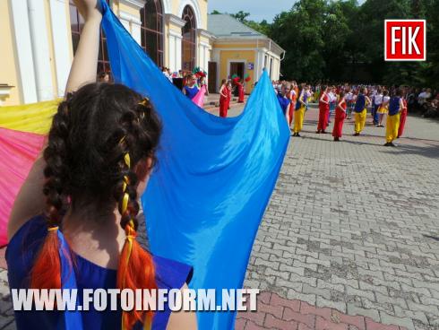 Сьогодні, 18 травня, в Кіровоградській обласній філармонії відбулося відкриття ХХVІІІ Всеукраїнського фестивалю-конкурсу вокально-хорового мистецтва «Калиновий спів», повідомляє FOTOINFORM.NET