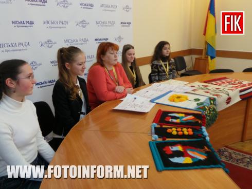 Сьогодні, 20 листопада, у міській раді Кропивницького відбувається прес-конференція голови організації Кіровоградської обласної організації інвалідів «Народна академія творчості» Ельміри Небесної.