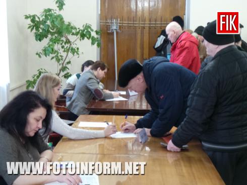 Сьогодні, 12 грудня, в міській раді міста Кропивницький вшанували запрошених учасників ліквідації аварії на Чорнобильській АЕС, повідомляє FOTOINFORM.NET