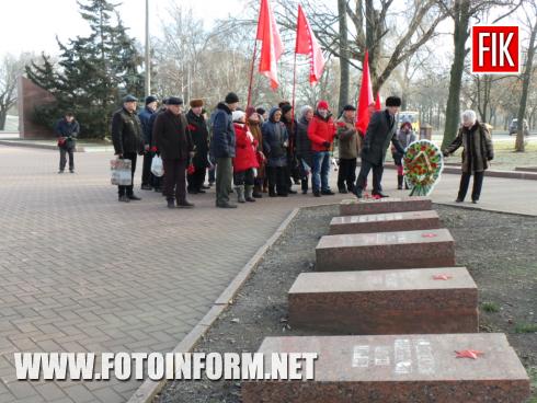 Сьогодні, 8 січня, у місті Кропивницькийі з нагоди 76-річниці визволення міста на Меморіальному комплексі Фортечні вали представники міського осередку ПП «Ліва опозиція» провели свої урочисті заходи.