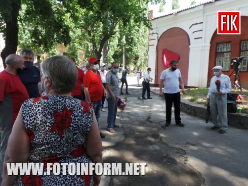 Сьогодні, 23 червня, в Кропивницькому на будівлі військової служби правопорядку по вулиці Шевченко,3 відбулось урочисте відкриття меморіальної дошки радянським військовополоненим закатованим гітлерівцями у шалагу №305.