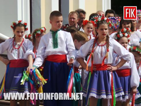 Сьогодні, 18 травня, в Кіровоградській обласній філармонії відбулося відкриття ХХVІІІ Всеукраїнського фестивалю-конкурсу вокально-хорового мистецтва «Калиновий спів», повідомляє FOTOINFORM.NET