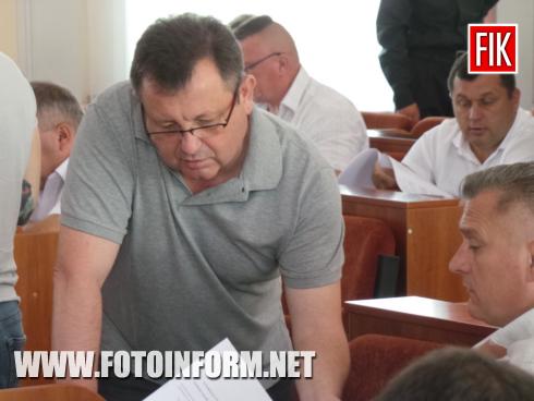Сьогодні, 27 серпня, в приміщенні міської ради міста Кропивницького з третьої спроби розпочала свою роботу шістнадцята сесія міської ради міста Кропивницького сьомого скликання, повідомляє FOTOINFORM.NET