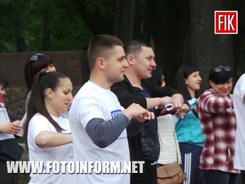 Зараз у Кропивницькому на Фортечних валах офіційно відкрили біговий проект - Kropyvnytskyi Half Marathon-2017. 