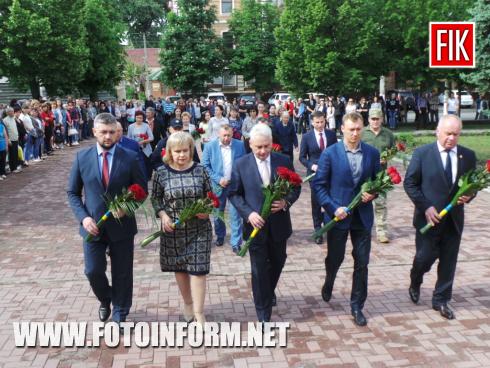 Сьогодні, 22 травня, у місті Кропивницький на площі біля пам’ятника Т.Г.Шевченку відбувся урочистий мітинг, повідомляє FOTOINFORM.NET
