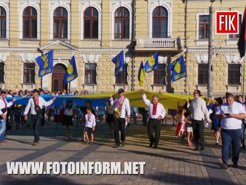 Сьогодні, 24 серпня, у місті Кропивницький відбулася хода вишиванок, повідомляє FOTOINFORM.NET
