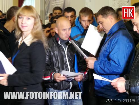 Сегодня, 22 октября, в Кировограде начал работу пункт приема анкет у желающих кировоградцев, которые хотят стать патрульными полицейскими.