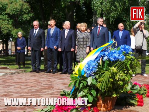 Сьогодні, 22 травня, у місті Кропивницький на площі біля пам’ятника Т.Г.Шевченку відбувся урочистий мітинг, повідомляє FOTOINFORM.NET