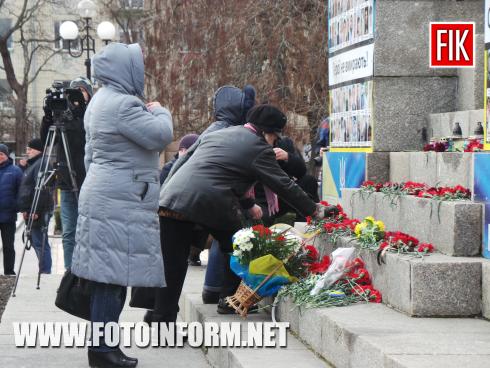 Сьогодні відбулось покладання квітів до пам