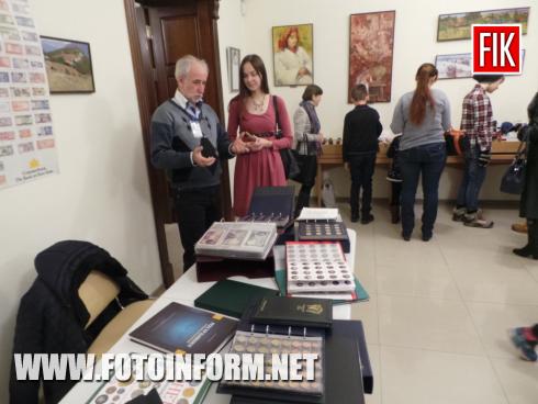Сейчас в галерее "Елисаветград" собираются юные коллекционеры, учащиеся школ, чтобы представить предметы, которые легли в основу их коллекций.